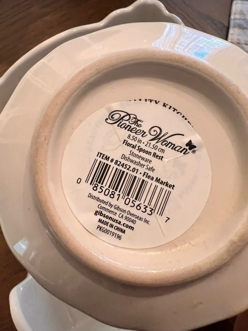 The Pioneer Woman White Ceramic Spoon Rest with Scalloped Edge